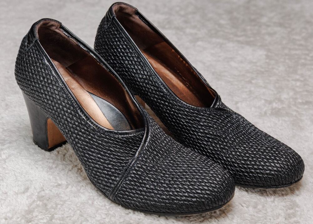 Taryn Rose Black Leather Retro Heels Pumps Womens Size US 8.5 EU 39.5